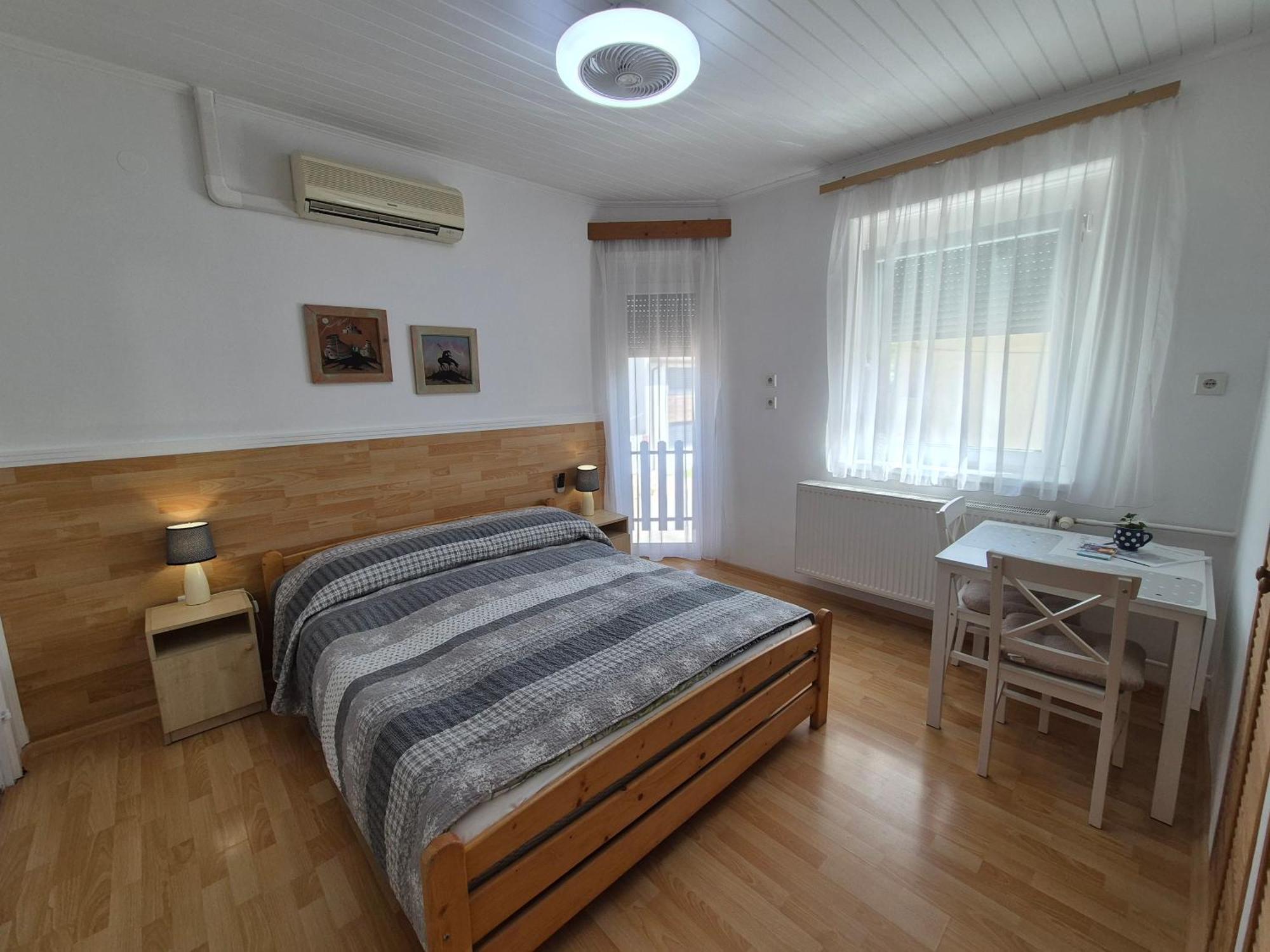 Roxanna Apartman Gyula Exterior photo