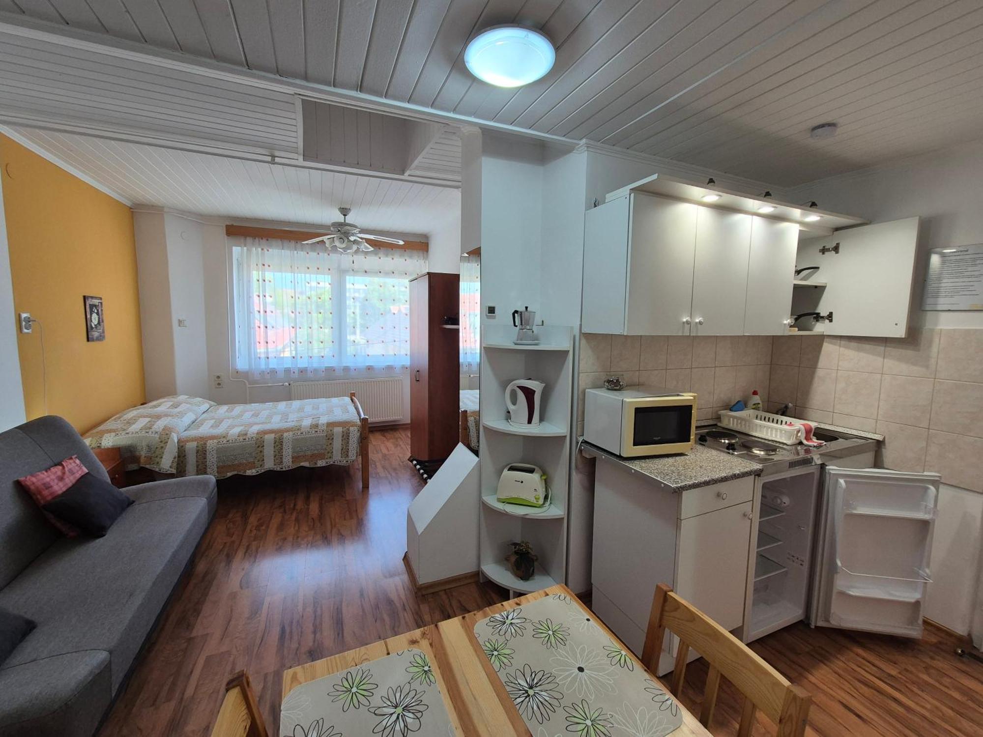 Roxanna Apartman Gyula Exterior photo